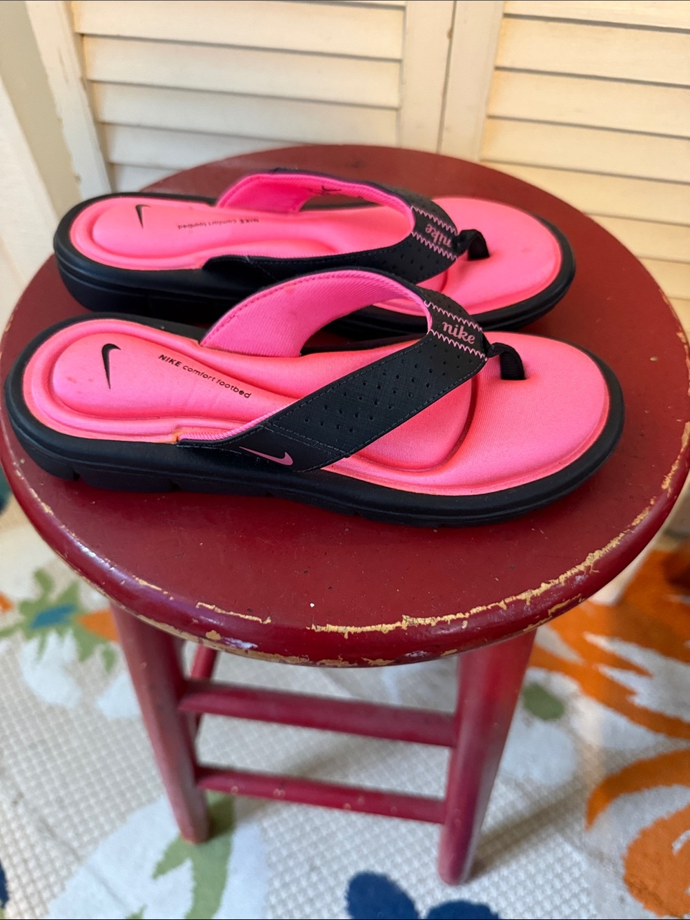 Nike Women’s Hot Pink and Black Cushioned Thong Sandals